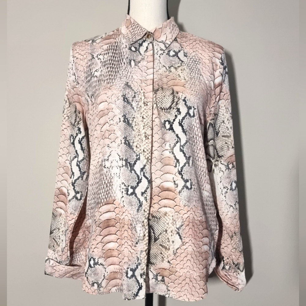 Elegant formal/casual snakeskin button up shirt